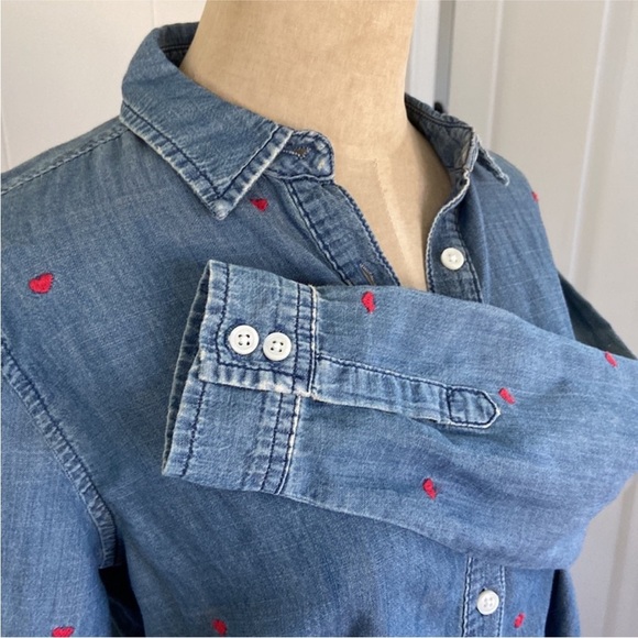 THE GREAT EMBROIDERED HEART BUTTON DOWN DENIM BLOUSE 2 - Picture 4 of 11